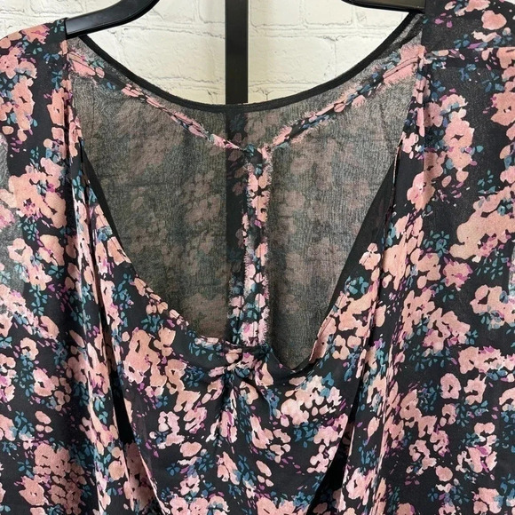 Elizabeth and James 100% Silk Sheer Floral Top Size Small - Picture 4 of 7